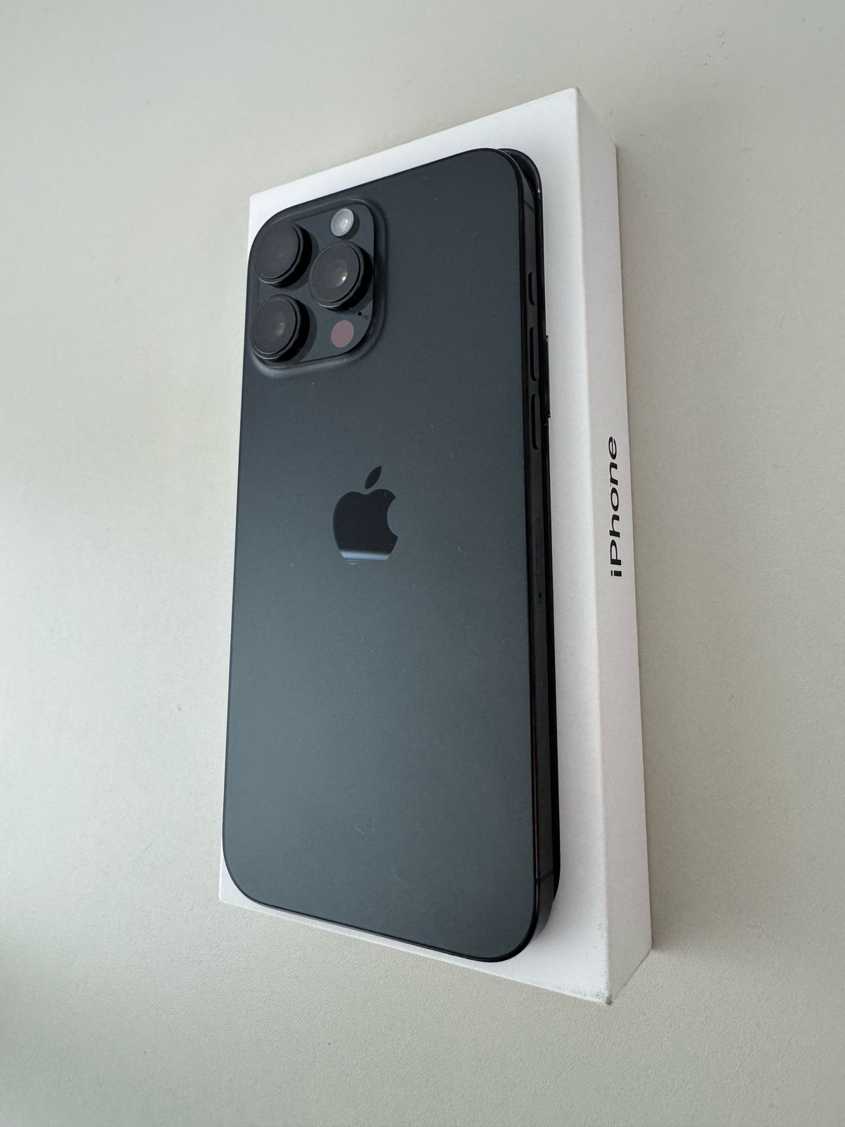 iPhone 16 Pro Max 512GB Titânio Preto - Seminovo